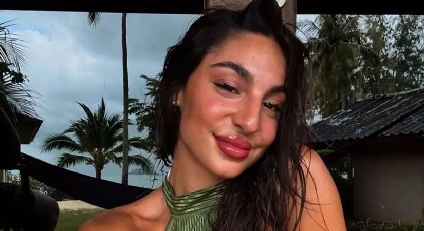 Elképesztő fotósorozatot villantott a TV2 bombázója: A Kísértés sztárja tanárnéninek állt?