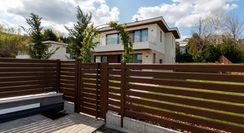 Gondozásmentes kerítések típusai: amit tudni érdemes