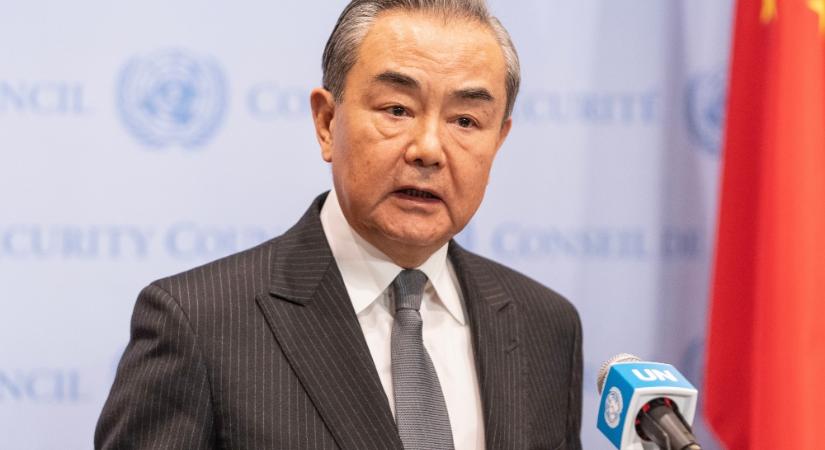 Budapestre látogat Kína külügyminisztere