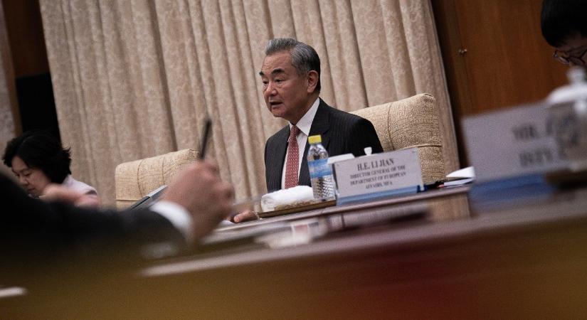 Fontos vendég érkezik keletről Budapestre