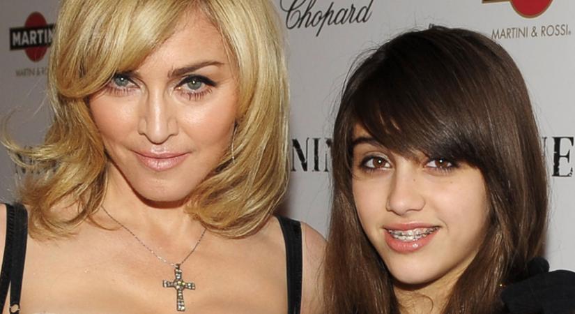 Madonna 24 éves lánya bikiniben süttette a hasát: Lourdesről dögös képek készültek Mexikóban
