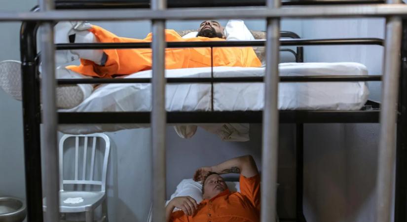 Fel akarta gyújtani az alvó családot, az apja pedig autóval gázolta volna el őket – sokkoló emberölési kísérlet Hajdú-Biharban