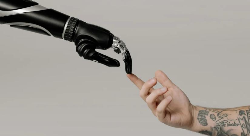 Digitális diktatúra: 2047-ben a mesterséges intelligencia lekapcsolja az emberiséget?