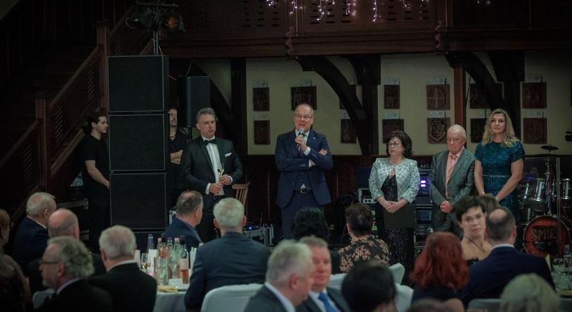 Így báloztak a dunántúli jogászok - két miniszter is köszöntötte a kiemelt rendezvény vendégeit