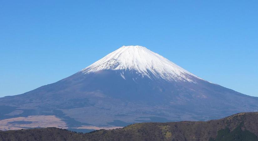 Egyre mélyebbre úszik a hitelekben a világ legeladósodottabb országa