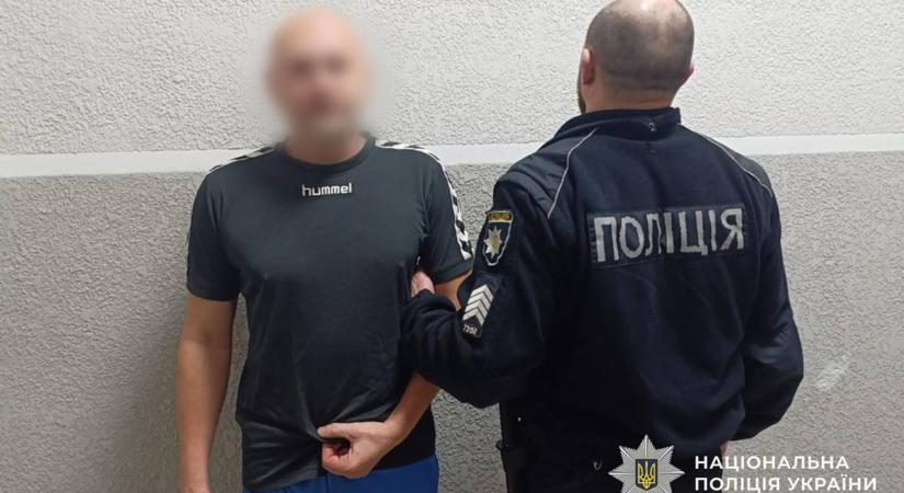 Mellkason szúrta ismerősét egy férfi Munkácson – őrizetbe vették