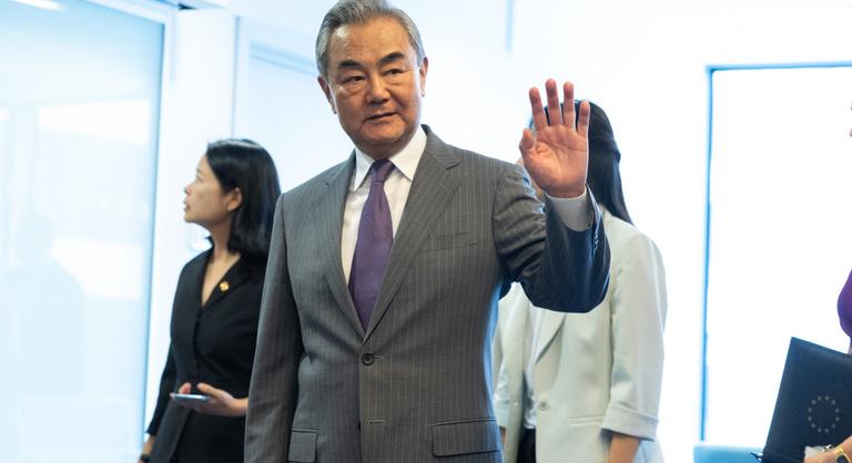 Idei első európai útján Budapestre látogat Kína külügyminisztere