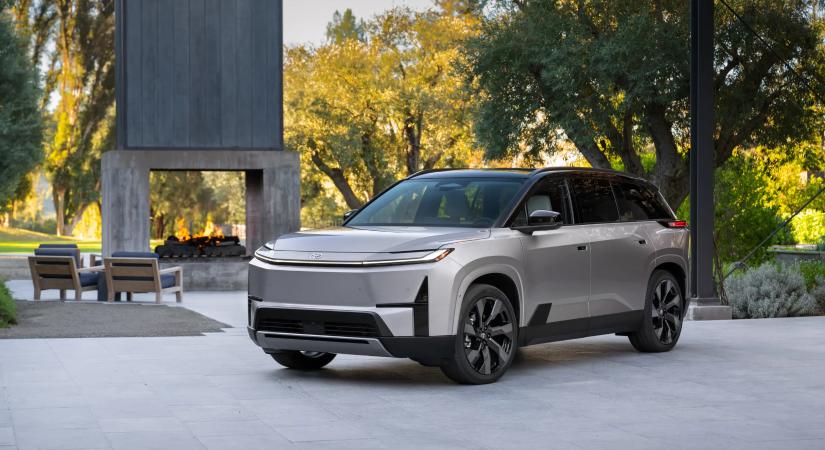 Merész külsejű családi autó a Toyotától: bemutatkozott az új Highlander!