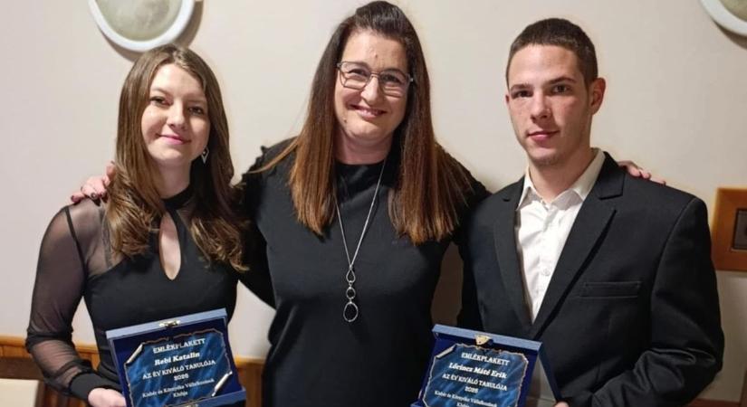 Rangos elismerést kaptak a diákok Kisbéren: két tanulót is kitüntettek