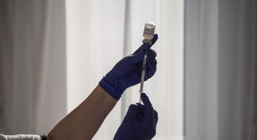 Az amerikai gyógyszerhatóság vizsgálat nélkül visszadobta a Moderna mRNS-alapú influenzaoltását