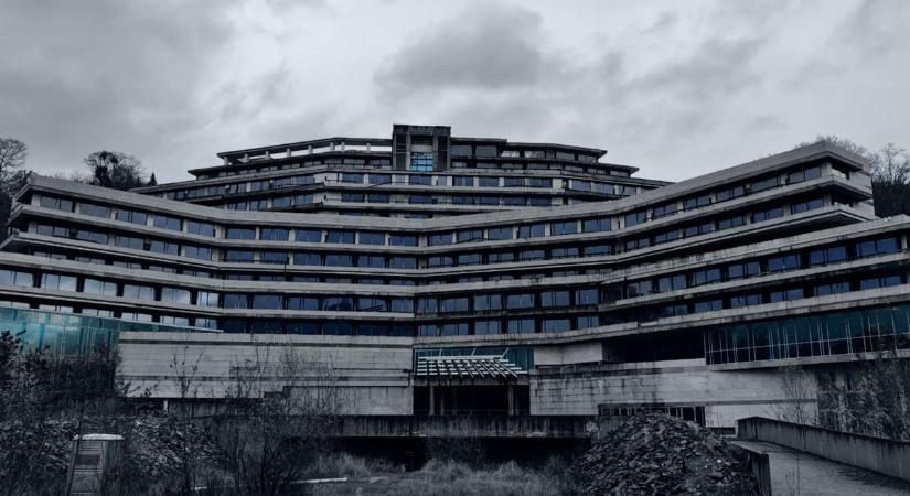 Seb a hegyoldalon – Félkészen maradt a visegrádi Hilton (galéria)