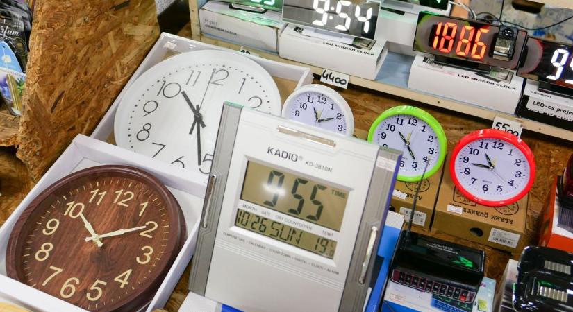 Egy óra, ami felborít mindent – ezért visel meg ennyire a tavaszi óraátállítás a pszichológus szerint