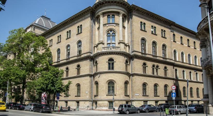 Feljelentést tesz a Fővárosi Törvényszék személyes adattal visszaélés vétsége miatt