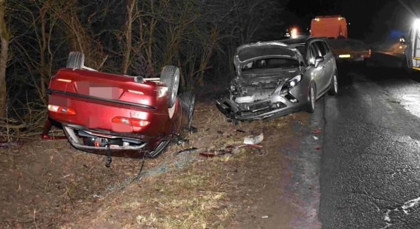 Életre szóló sérülést okozott: autómentőre várókat gázolt el a gondatlan sofőr