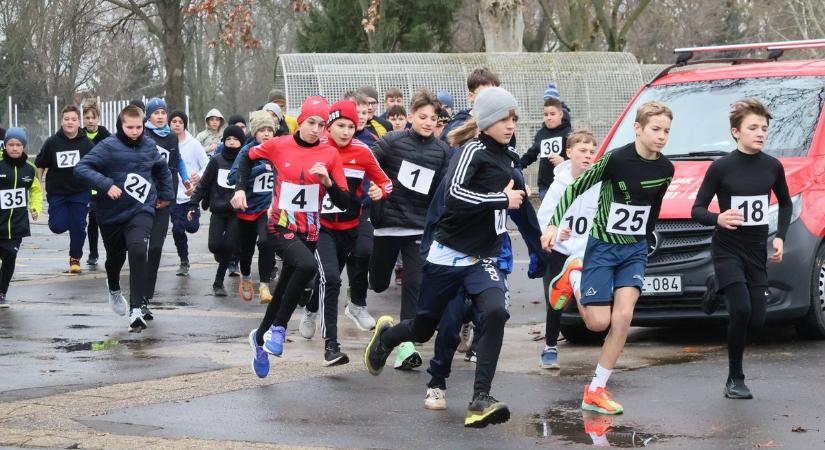 Közel háromszázan a paksi fizikai felmérőn (galéria)
