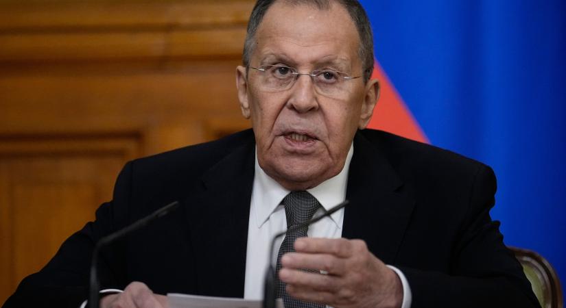 Lavrov: Moszkva tartja az atomfegyver-korlátokat, amíg Washington nem lépi át
