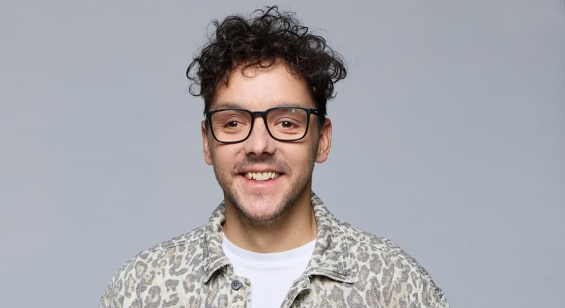 Eladja balatoni házát a stand-upos Török Ádám