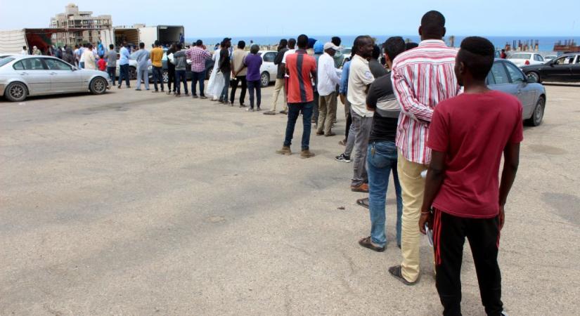 Spanyolország félmillió, iratok nélkül érkező migránst fogadna be