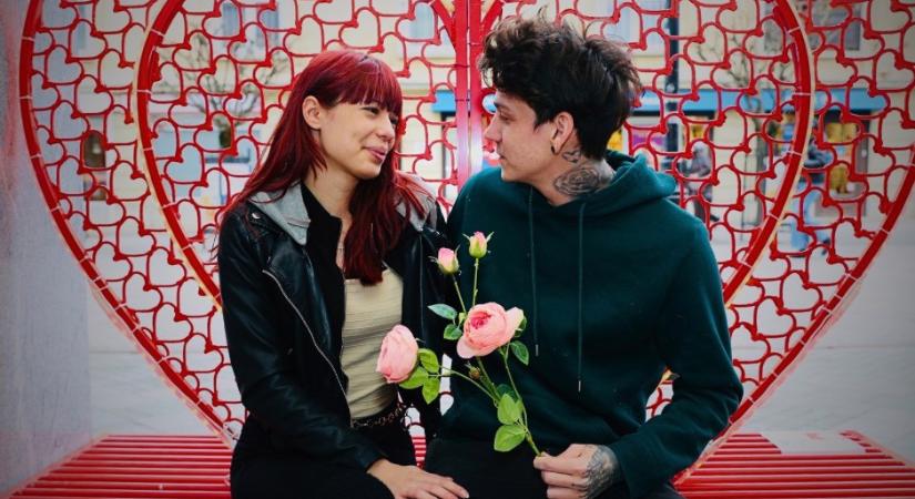 Szelfimágnes a belvárosban: Valentin-napi pad bukkant fel Győr szívében