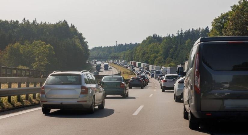 Ütközés az M1-esen: szemtanúkat keres a rendőrség