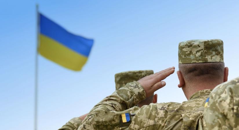 Gránátot dobott egy férfi az ukrán toborzók közé Cserkasziban – Videó