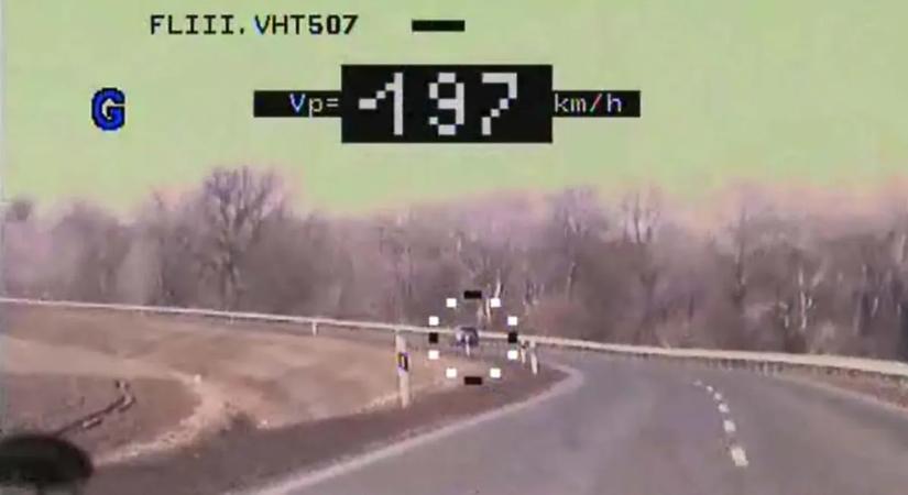 Mindent vitt az esztergomi gyorshajtó kifogása, de megbüntették 468 ezerre