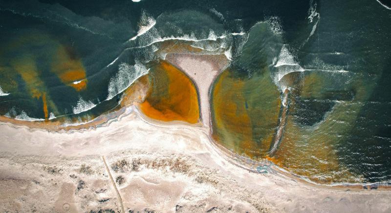 Egy új eszköz napenergia segítségével képes a lítium és a só egyidejű kivonására a tengervízből