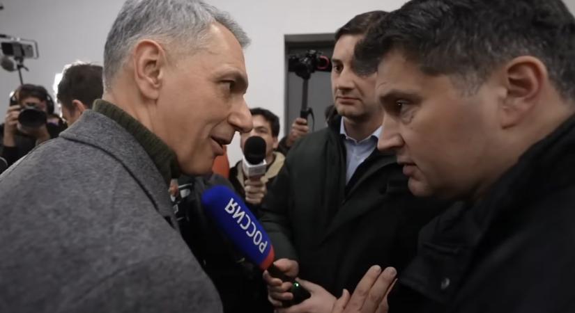 Behívták a ruszkikat a kampányra: az orosz állami tévé stábja is részt vett a pusztaszabolcsi Lázárinfón