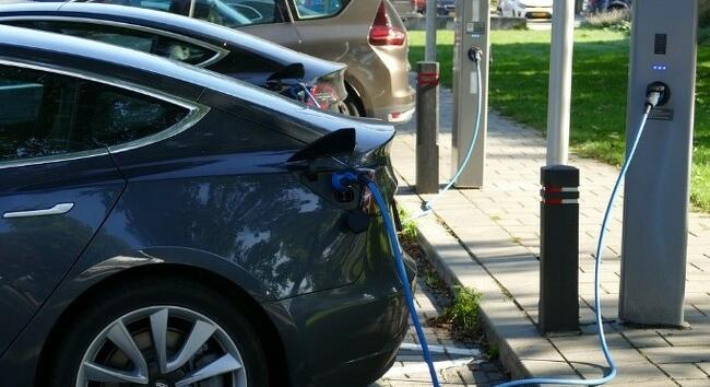 Kilencezer fölé nőtt a vállalati elektromosautó-támogatások száma