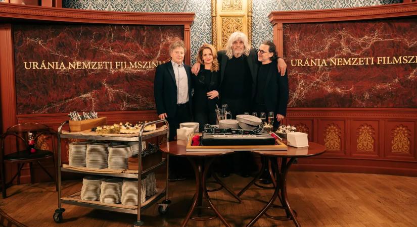 Úton lenni boldogság – road movie: Rendhagyó életrajzi film készült Hobóról