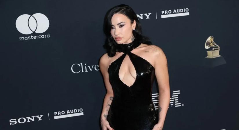 A rajongók aggódnak: Demi Lovato hirtelen lemondta az összes turné dátumait