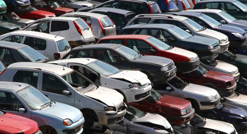 Roncsprémiumot ígér a legnagyobb ellenzéki párt a villanyautó-vásárlókank