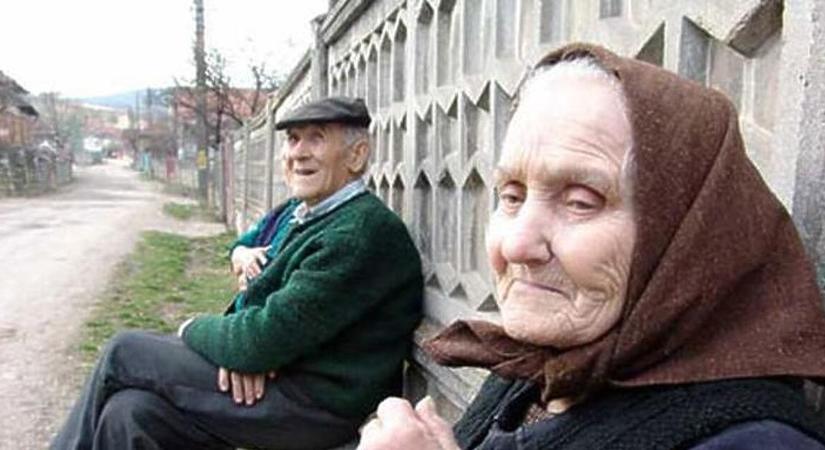 Érkezik a 13. és 14. havi nyugdíj, így őrzi meg értékét a pluszpénz