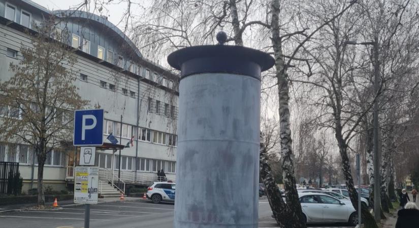 Eltűntek a kormányzati plakátok a Mészáros-féle hirdetőoszlopokról Keszthelyen