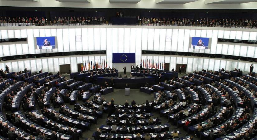 Az Európai Parlament nagy többséggel jóváhagyta a 90 milliárd eurós hitelcsomagot Ukrajna támogatására