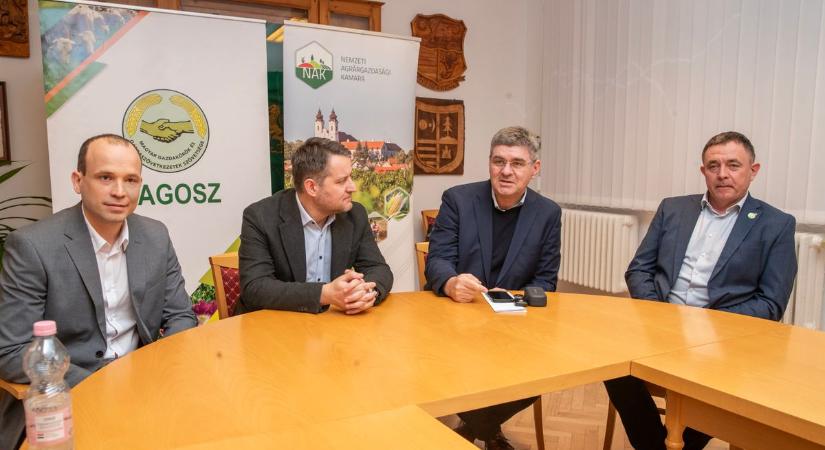 Agrárpolitika, változások, forráscsökkenés és szabadkereskedelmi kihívások: gazdafórum Sárbogárdon