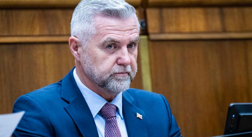 Az Alkotmánybíróság tovább vizsgálja a Beneš-dekrétumok megkérdőjelezését, de Gašparnak beleköpnek a levesébe