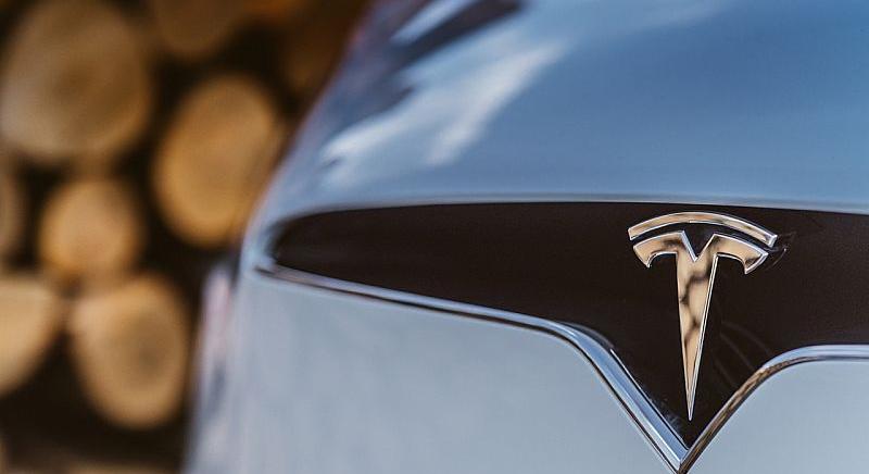 Kivonult a rendőrség a Tesla német gyárába