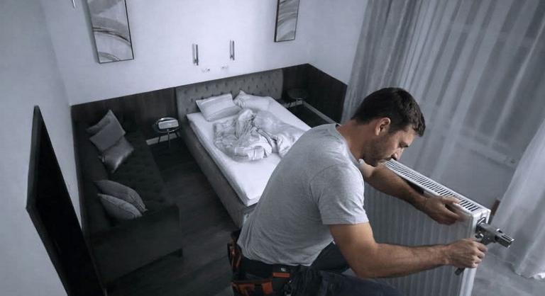 Felrobbant a mémgyár, ezen a rejtélyes ágyon röhög az egész internet