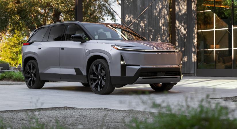 Bemutatkozott a Toyota új, három üléssoros villanyautója