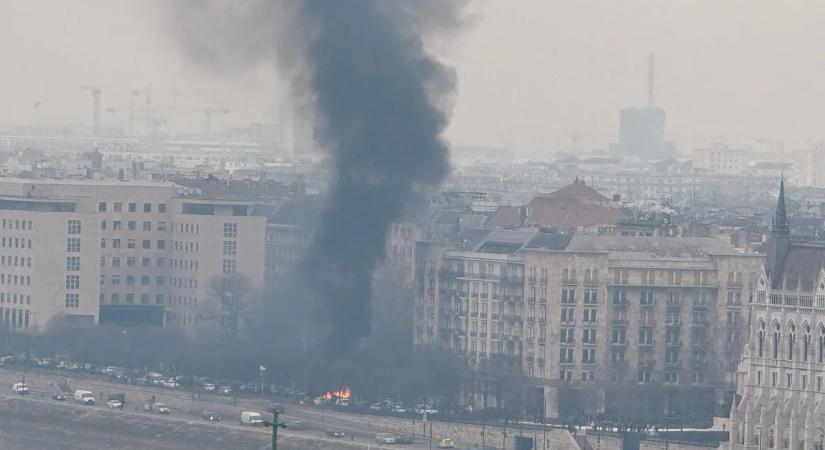 Robbanás történt a Parlamentnél – drámai felvételek