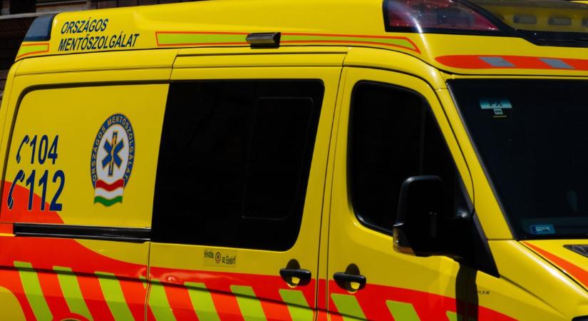 Árokba hajtott egy autó, a balesethez a mentőket is riasztották