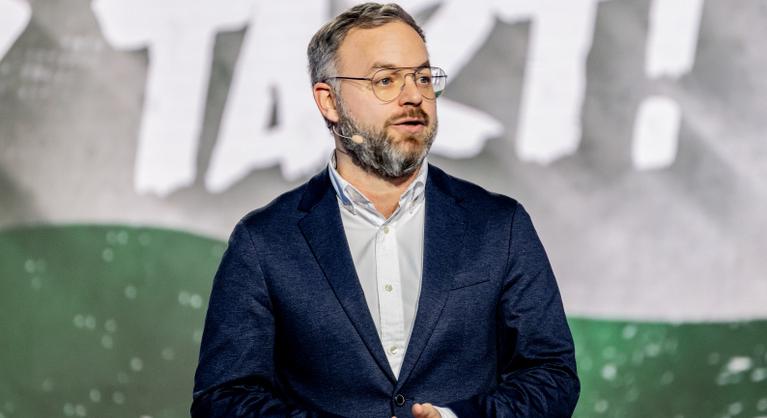 „Köszönjük a lehetőséget, nem akarjuk a magyarok pénzét elégetni” – Orbán Balázs elmondta, mi a nemzeti petíció célja