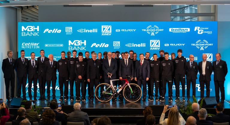 Napról napra közelebb a kerékpársport élvonalához a magyar csapat