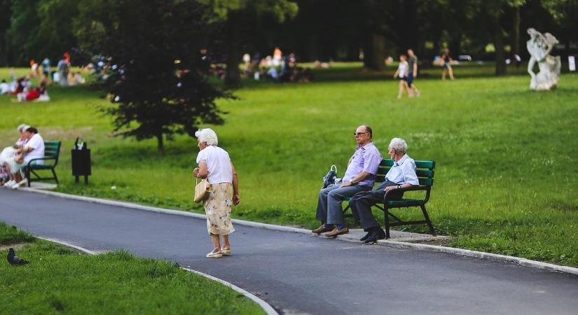 Ennyi most a 40 év minimálbér után járó nyugdíj: meg tudnál élni belőle?