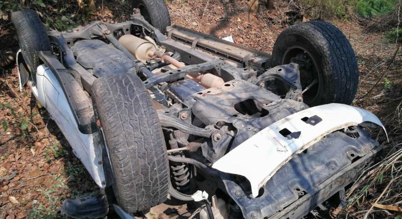 Felborult egy autó Makó közelében, egy esetkocsi is a helyszínre sietett