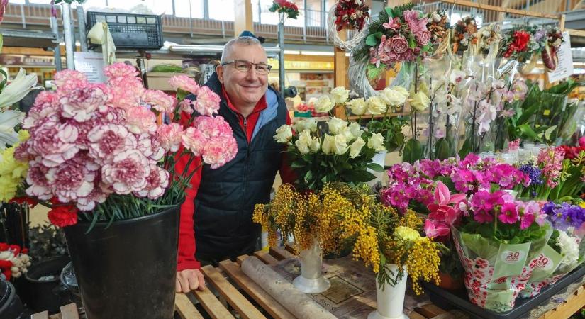 Valentin-napi árrobbanás a Mars téren – luxussá váltak a tavaszi virágok