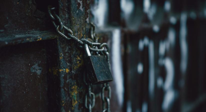 Hónapokig nem nyithat ki egy szórakozóhely egy elkapott díler miatt