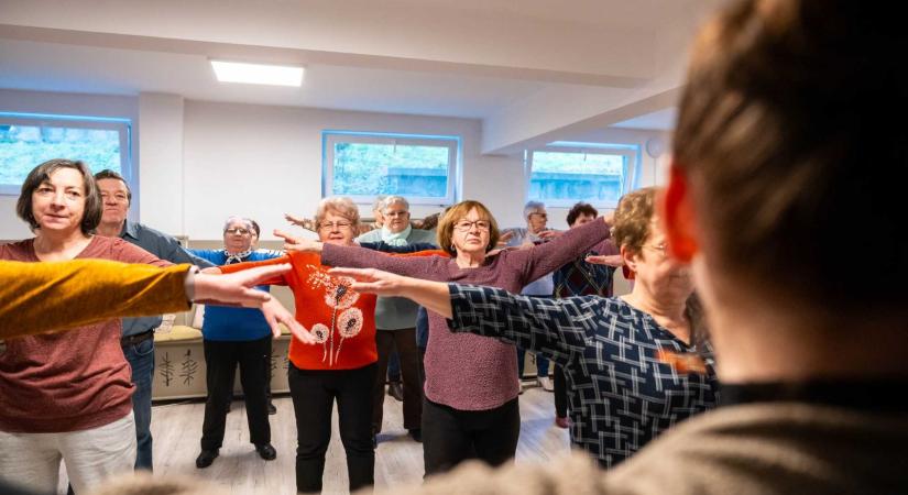 Egy ritmusra járják a sepsiszentgyörgyi és környékbeli idősek – Újraindult a Szenior Táncklub