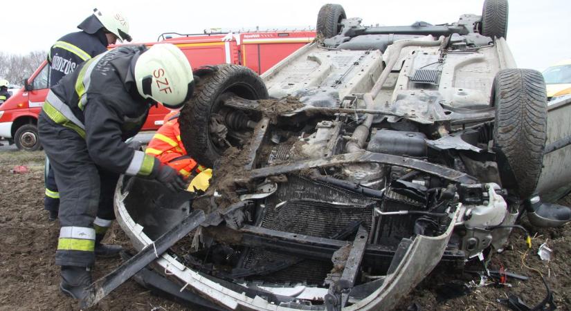 Megrázó helyszíni fotók a székesfehérvári balesetről (galéria)